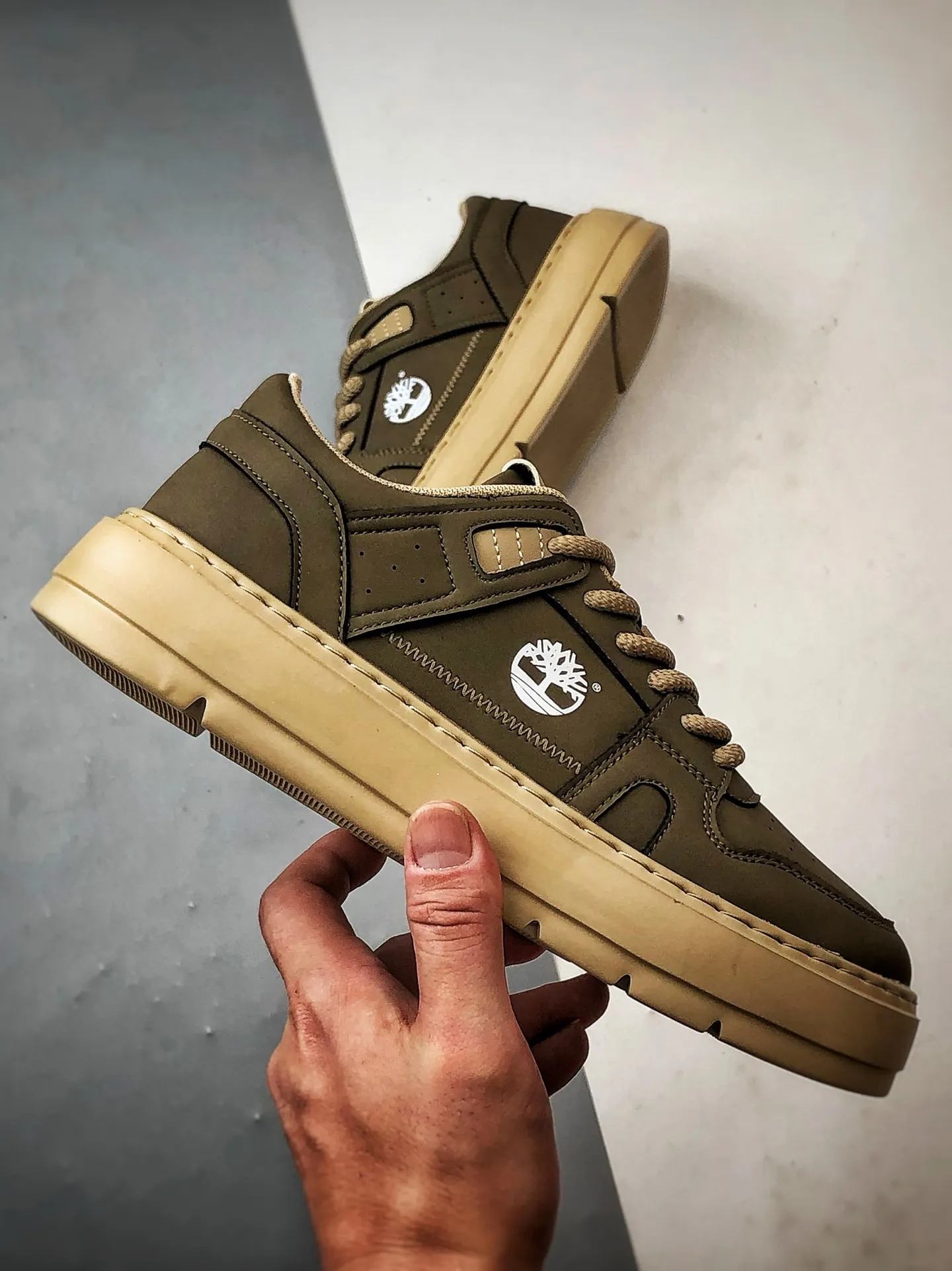 💰400 Timberland outdoor lightweight low-cut casual Martin boots, Guangdong factory quality, original box and original packaging, fashionable and trendy matching. The fabric is made of Italian 🇮🇹 top-grade frosted fine-grained cowhide. It is equipped with anti-odor and anti-corrosion genuine leather latex insoles. The outsole and hardware are all made from OEM raw materials. The full set of official website unified packaging gives you a perfect wearing experience. High-quality and durable, a must-have for sportsmen. High-quality and first-class foot feel. This year's autumn and winter trendy outdoor is suitable for daily matching. Item number: TB088009713 Size: 39 40 41 42 43 44 (standard size)